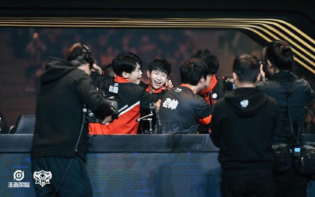 间替补登场 间替补登场